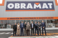 FACHADA CON AUTORIDADES